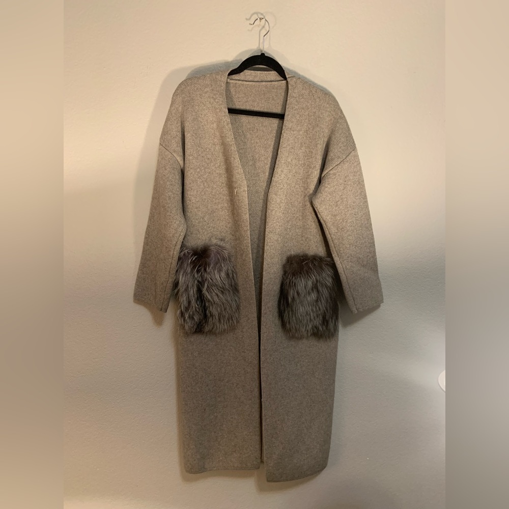 Minimalist Long Gray Knit Cardigan with Classy Faux Fur Pockets w/ Side Slit🤍🍂